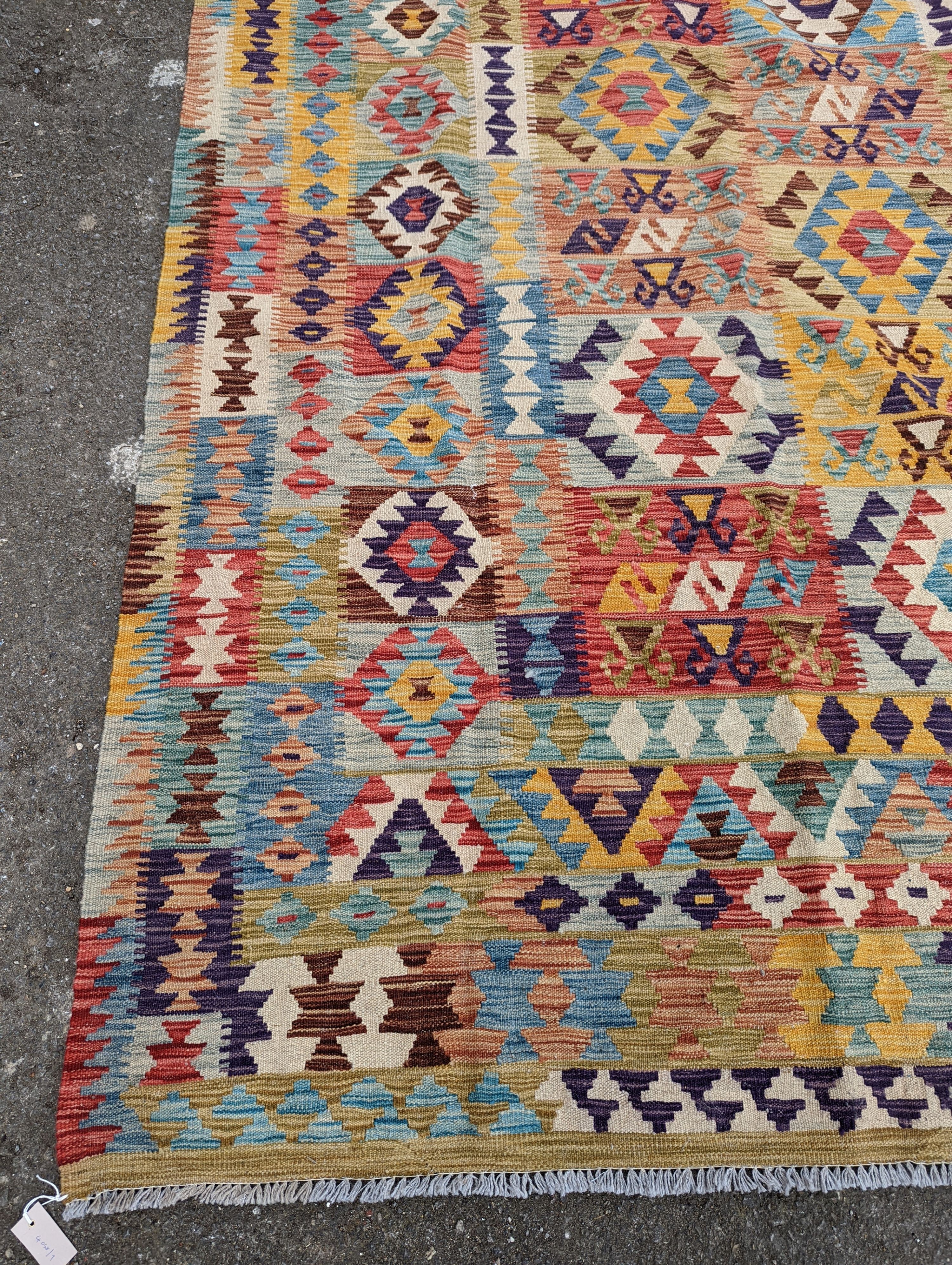 A contemporary Anatolian design Kilim flatweave carpet, approx. 300 x 200cm)